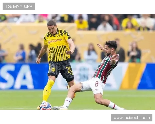 多特蒙德年轻阵容反复崩盘,稳定性面临考验 多特蒙德年轻阵容反复崩盘,稳定性面临考验