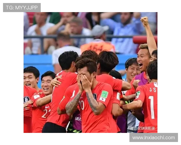 孙准浩在韩国喝个咖啡都要被球迷围住要签名，这待遇快赶上顶流爱豆了